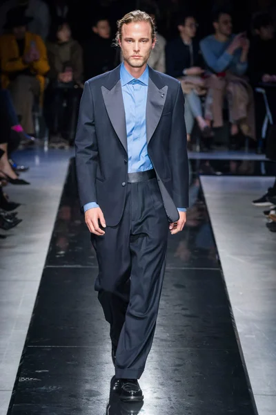 Look 30